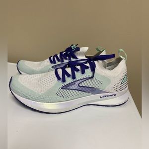 Womens’s Brooks Levitate